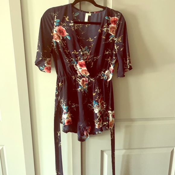 Floral summer romper - Picture 1 of 3